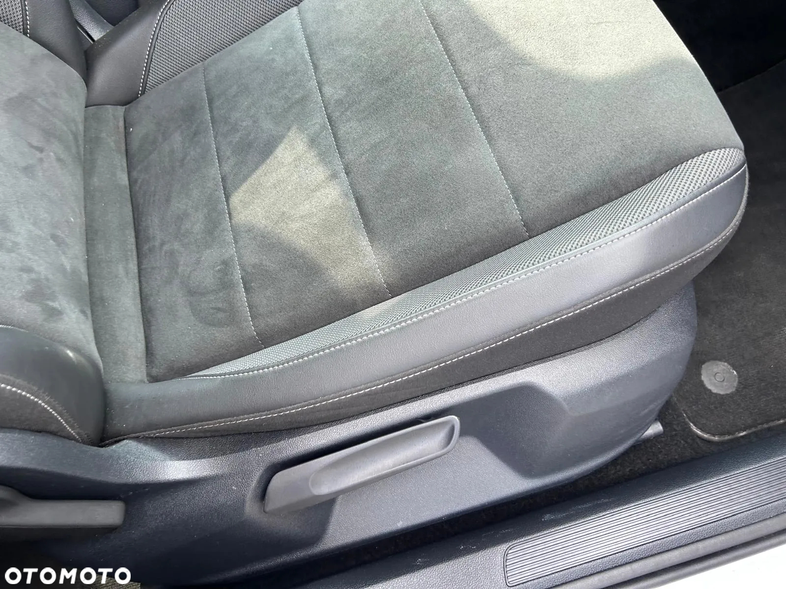 Volkswagen T-Roc 1.5 TSI Style DSG - 25