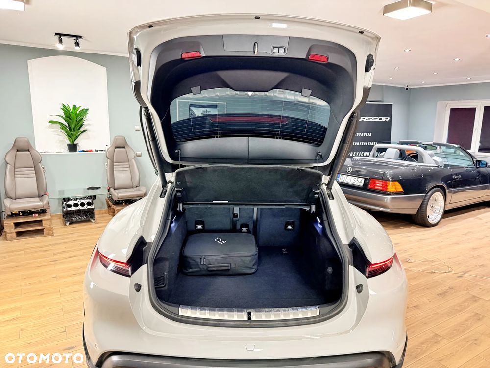 Porsche Taycan - 18