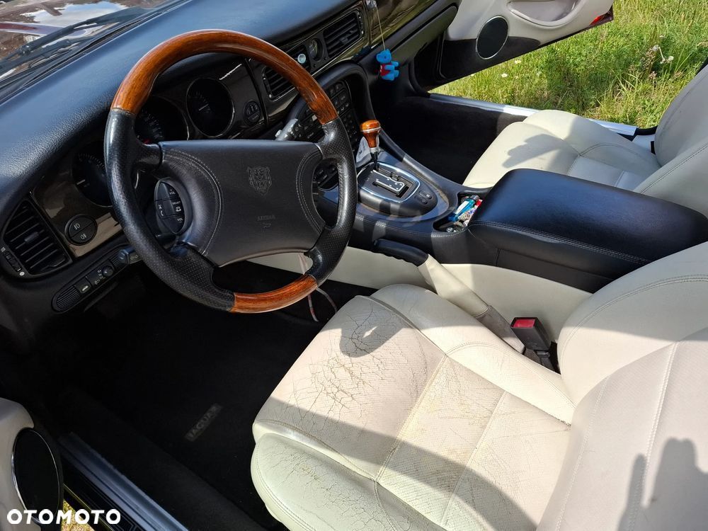 Jaguar XJ - 4