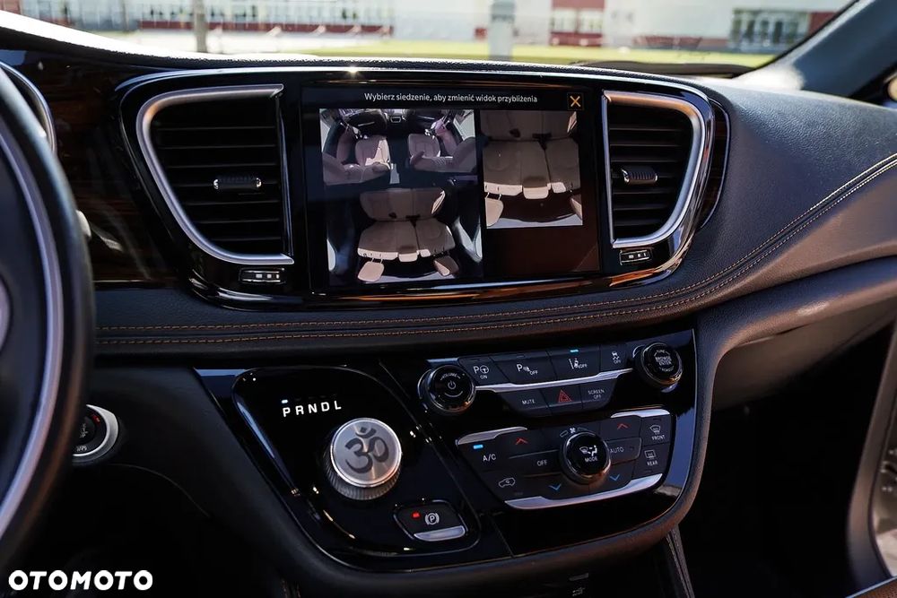 Chrysler Pacifica - 8