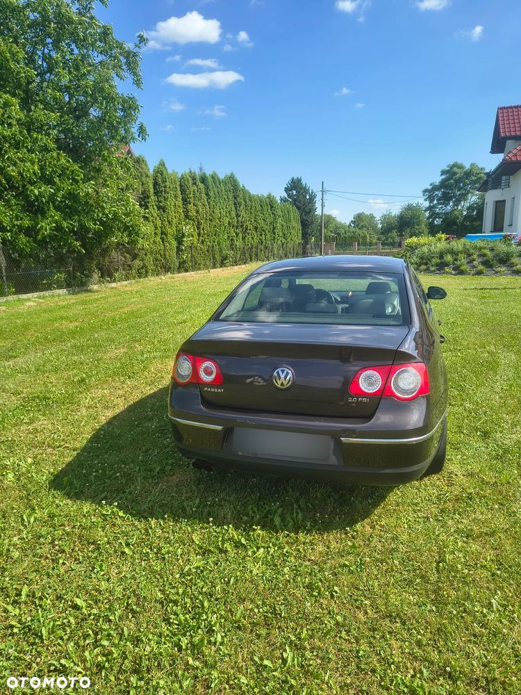 Volkswagen Passat - 4