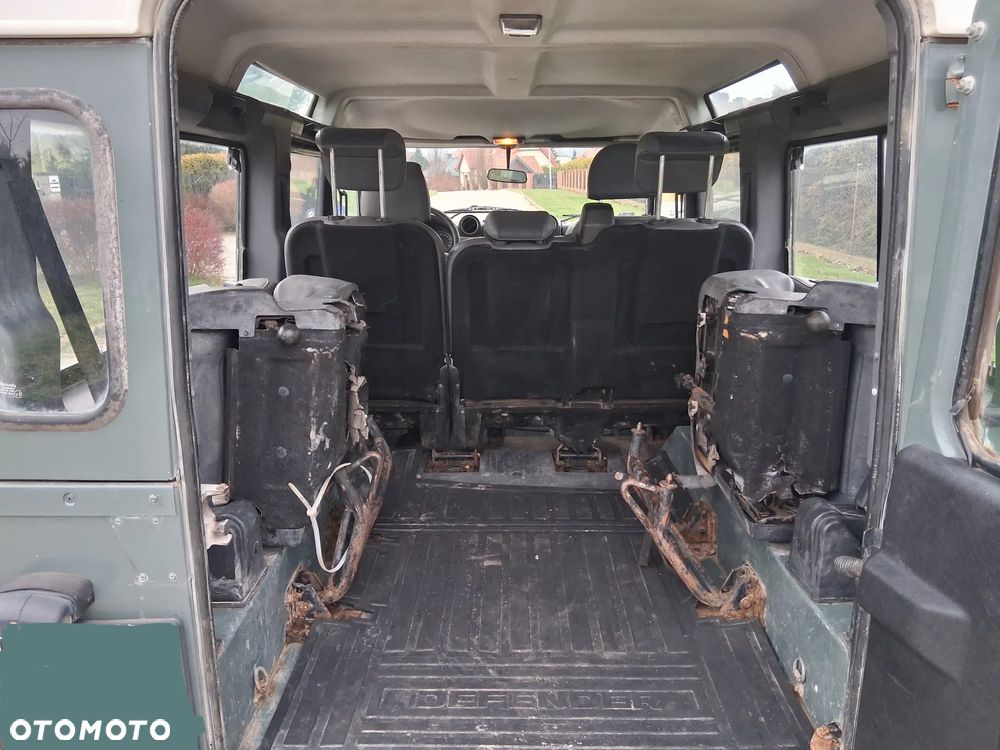 Land Rover Defender 2.4 TD4 SE - 17