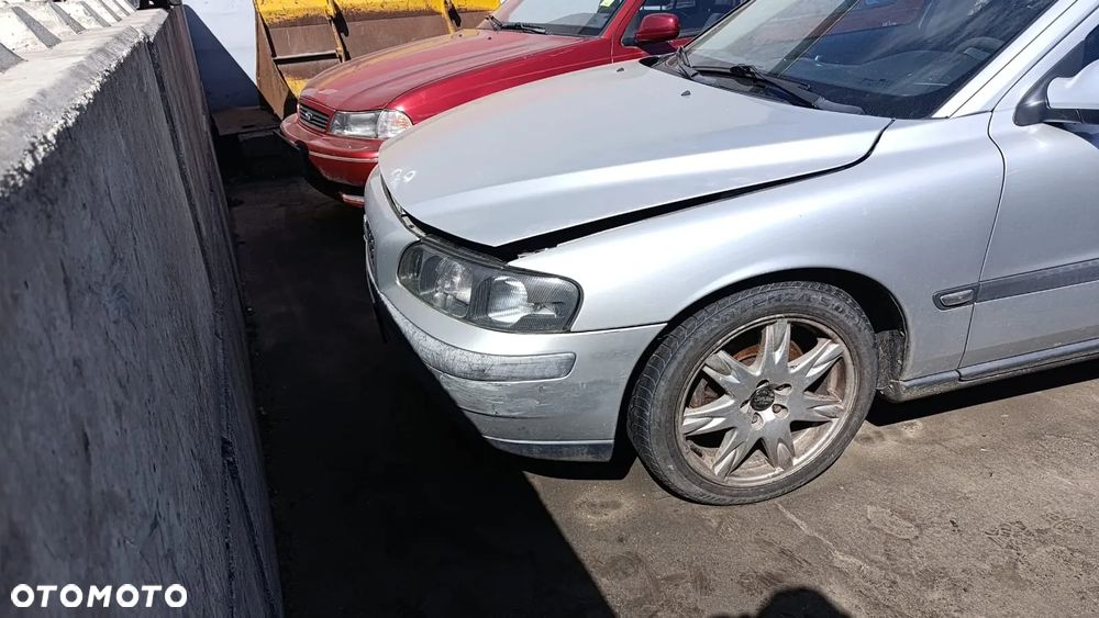 35459 volvo  s60 2.4D D5244T 163 km na częśći lakier 42-600 - 6