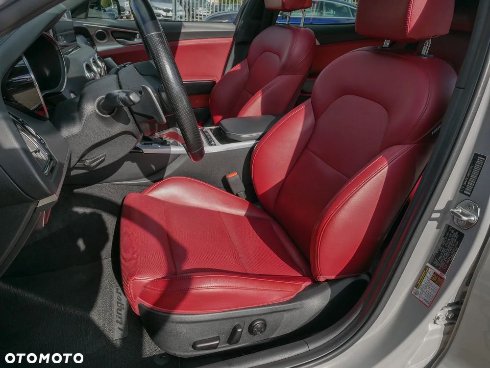 Kia Stinger 3.3 T-GDI V6 GT AWD - 14