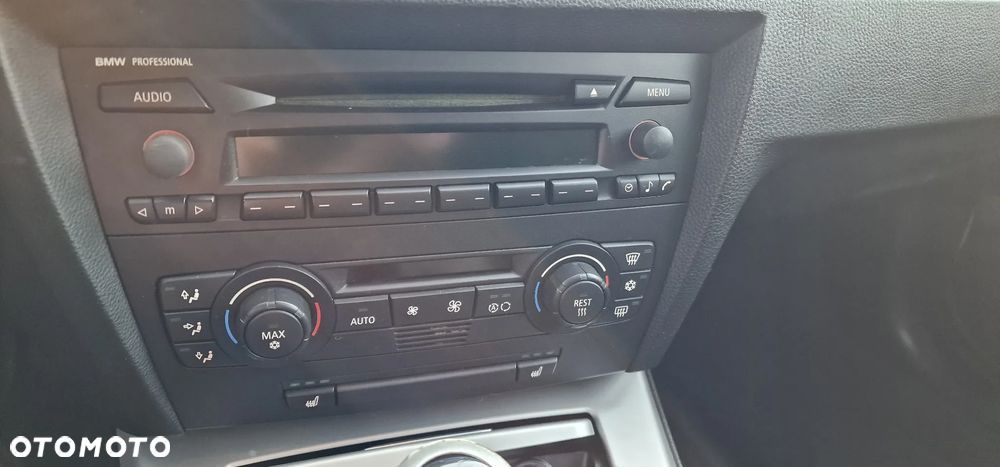 BMW Seria 3 318i Touring - 14