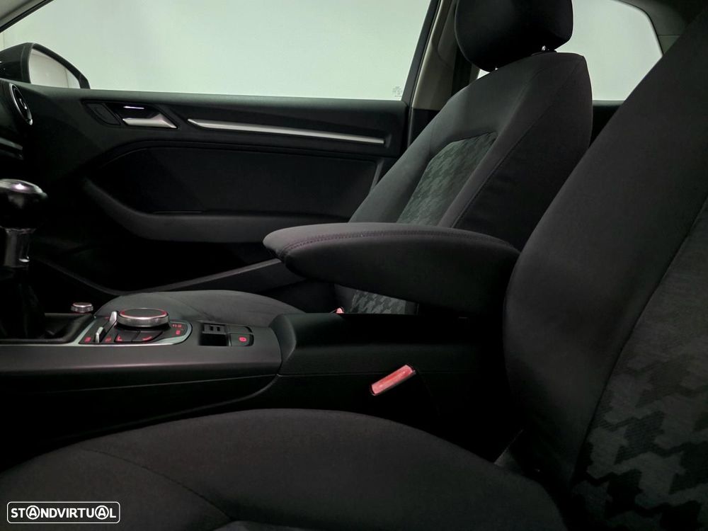 Audi A3 1.6 TDI Sport - 44