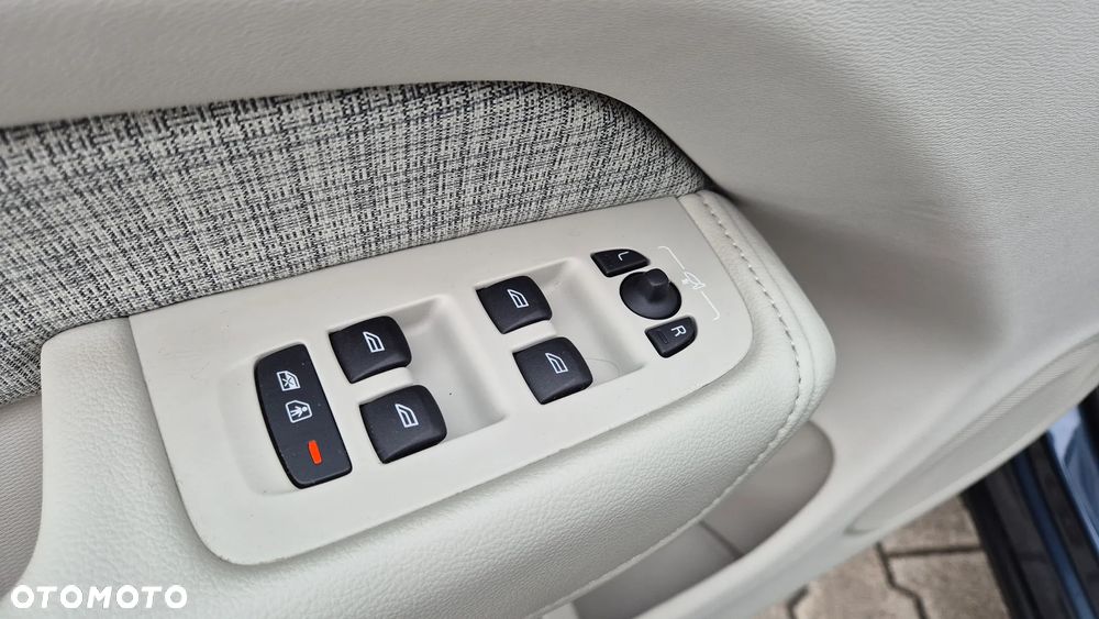 Volvo XC 60 T6 Plug-In Hybrid AWD Inscription Expression - 6