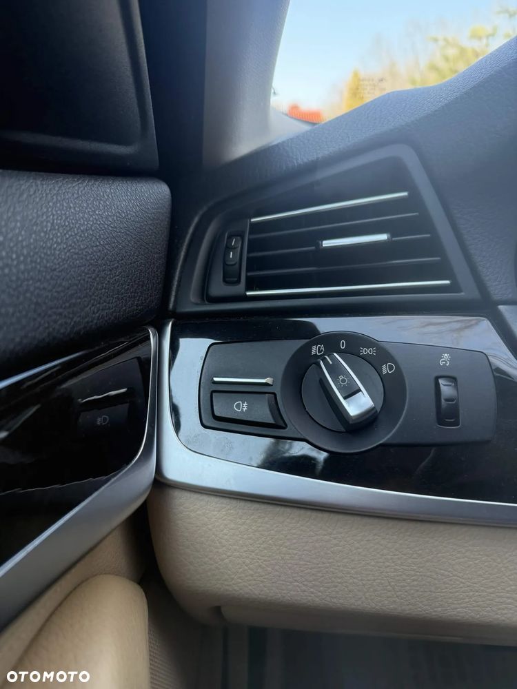 BMW Seria 5 520d xDrive - 15