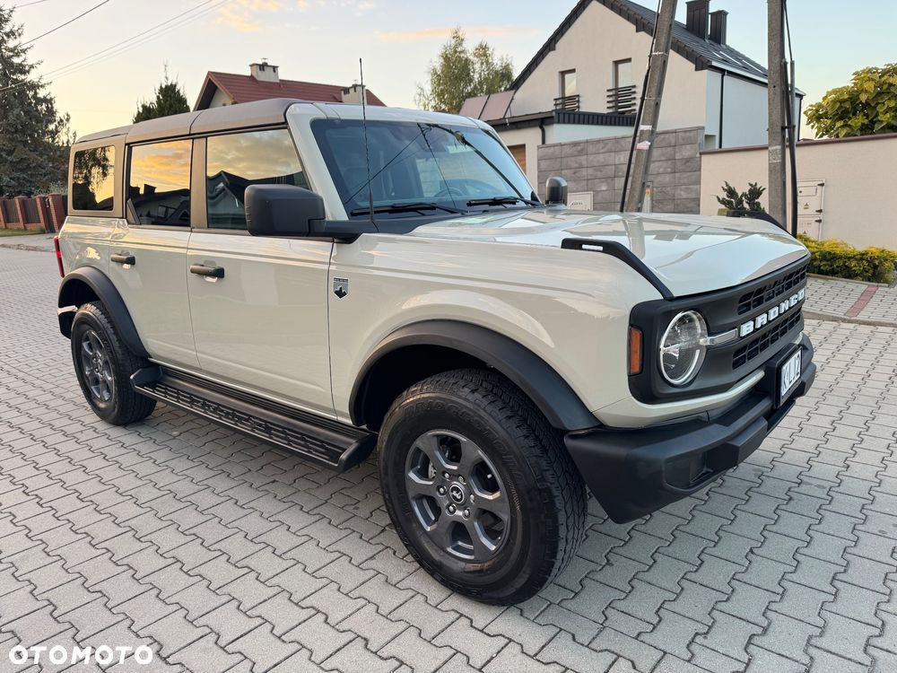 Ford Bronco - 2