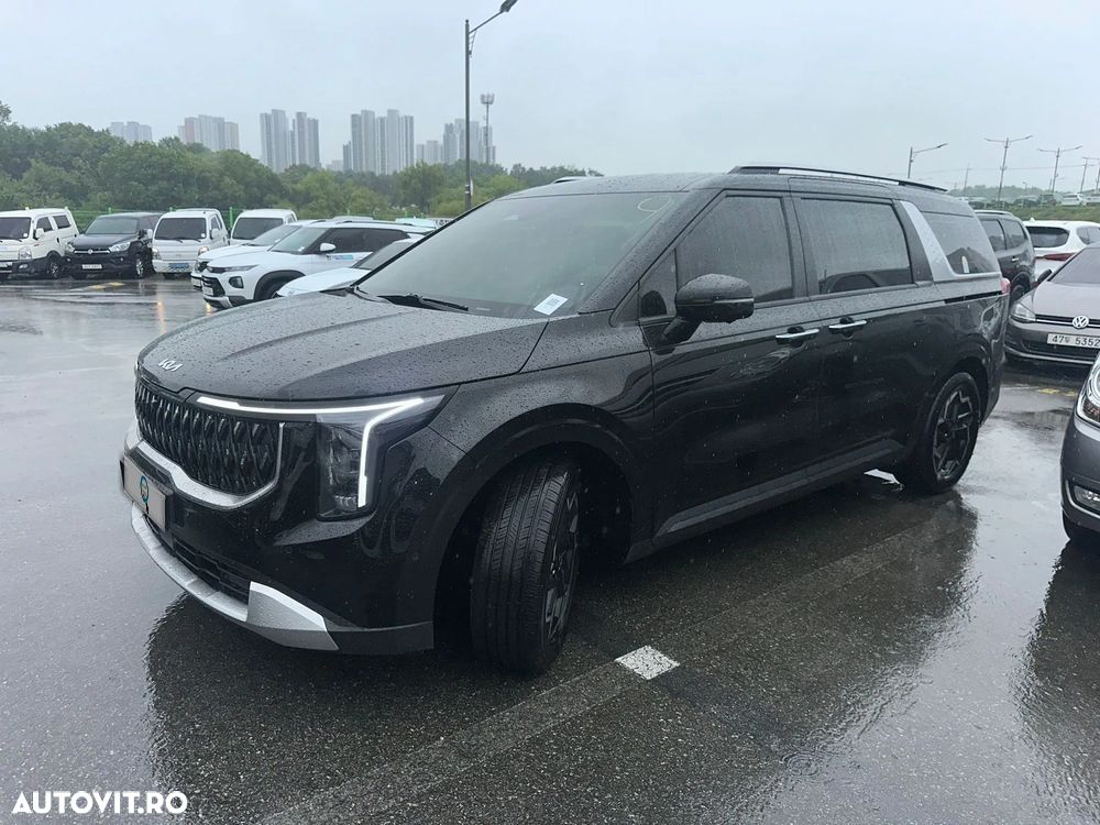 Kia Carnival - 2