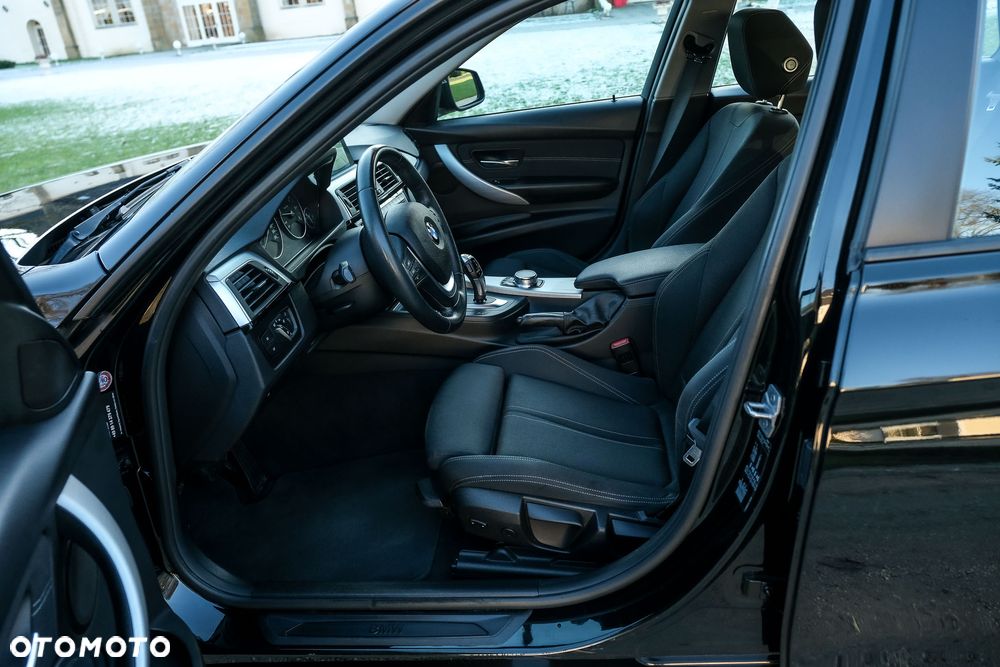 BMW Seria 3 320d Sport Line Shadow - 29