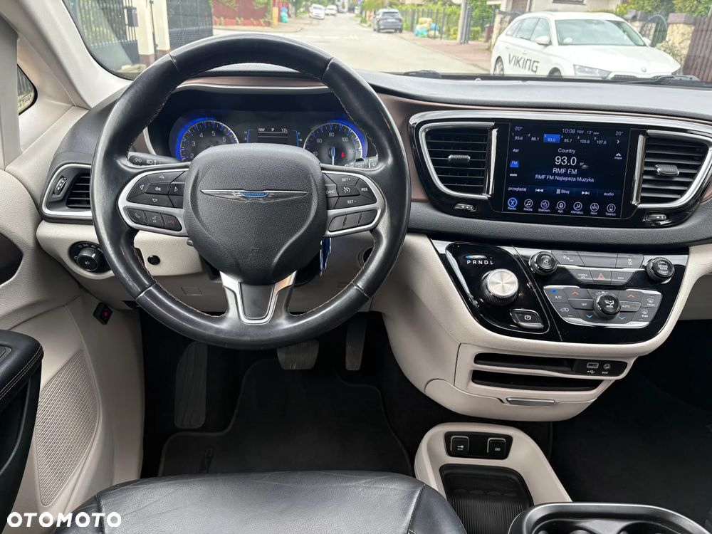 Chrysler Pacifica - 20