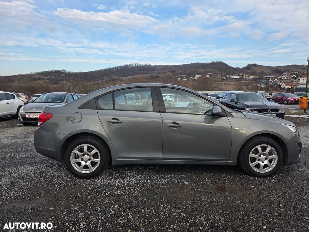 Chevrolet Cruze 2.0 LS - 4