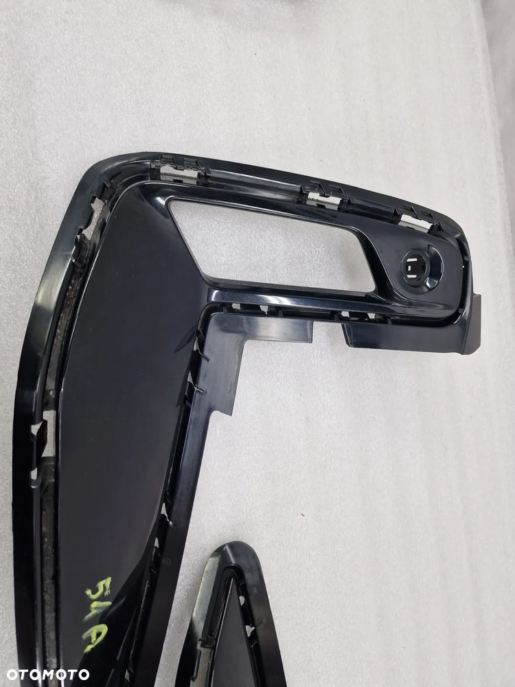 BMW G20 / G21 M-PAKIET LIFT 21-  PRAWA KRATKA BOCZNA ZDERZAKA PRZEDNIEGO PRZÓD NA PDC , NR 51118085468 / 8085468 / 51118085467 , NR AUKCJI C/51 - 3