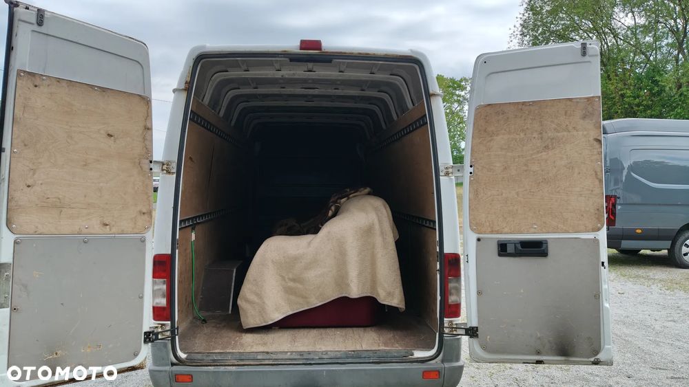 Mercedes-Benz Sprinter - 16