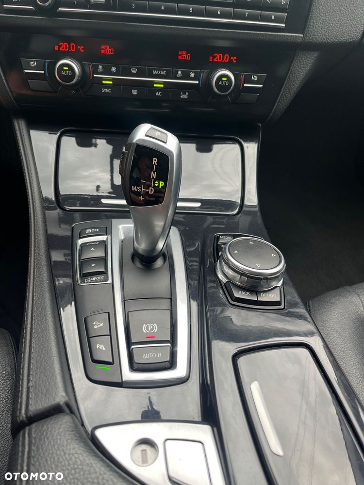 BMW Seria 5 520d xDrive - 14
