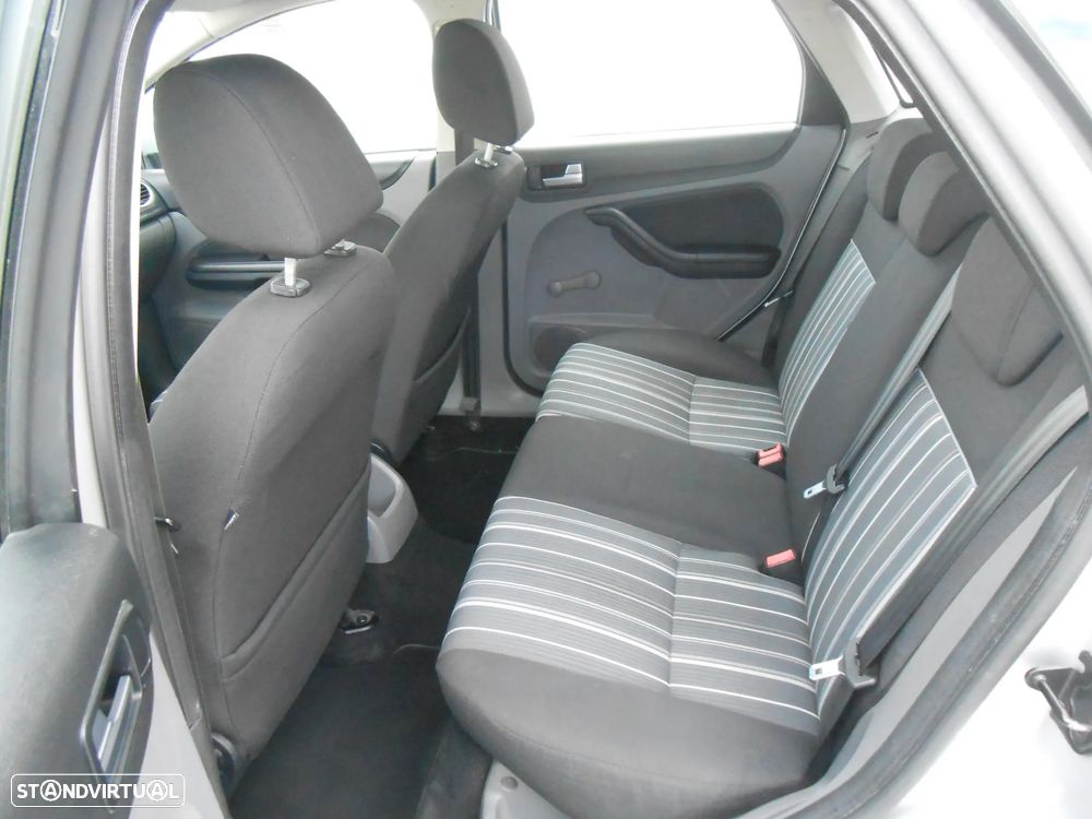 Ford Focus 1.6 TDCi ECOnetic - 17