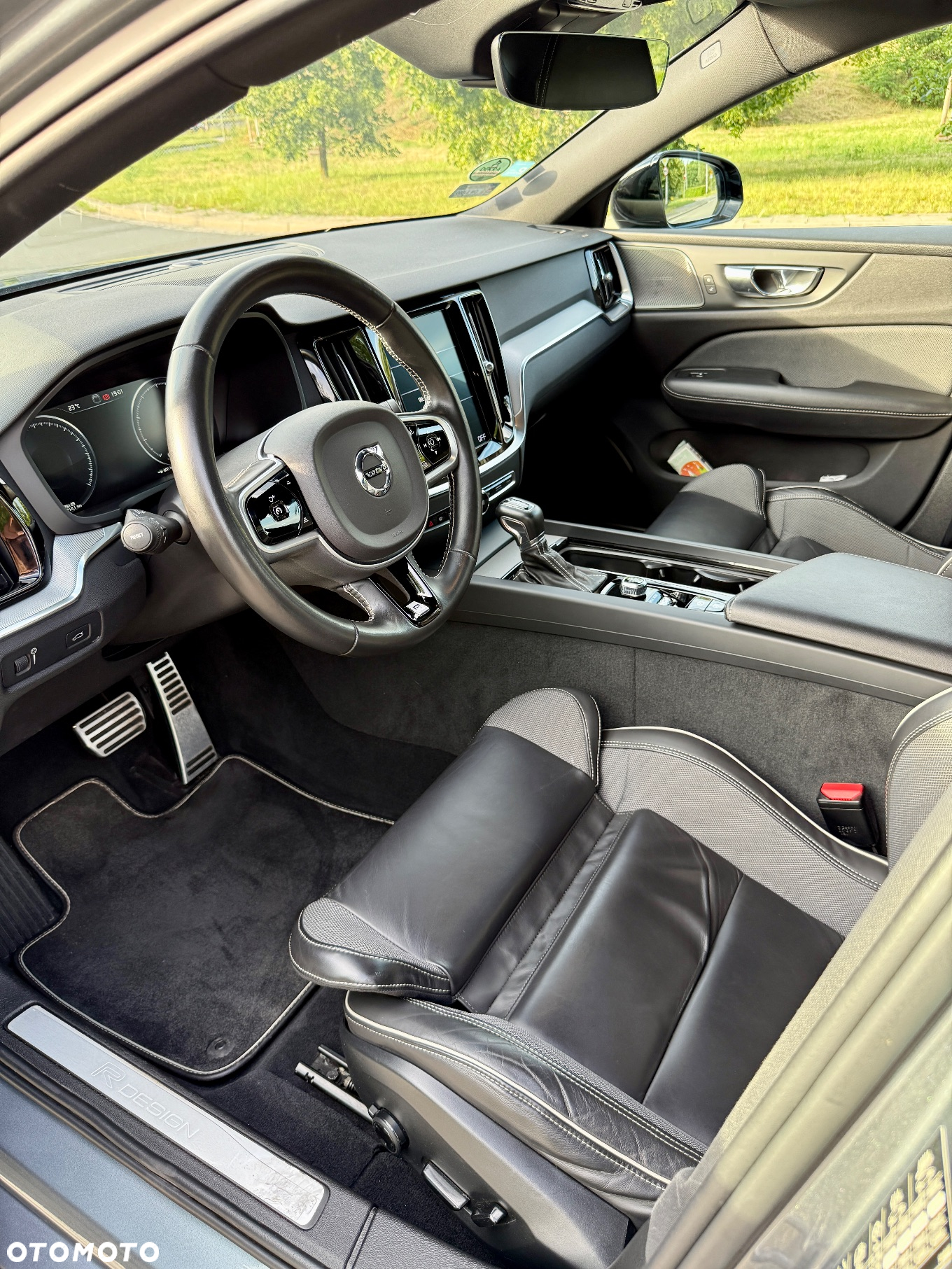 Volvo S60 T5 R-Design - 9