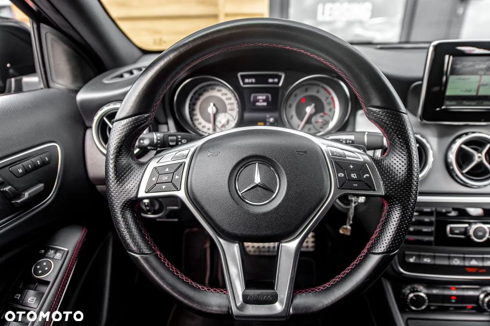 Mercedes-Benz GLA 250 4Matic 7G-DCT AMG Line - 23