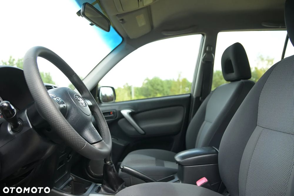 Toyota RAV4 4x4 Edition - 23
