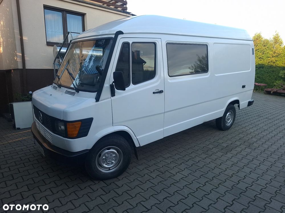 Mercedes-Benz 210.  2,9D - 7