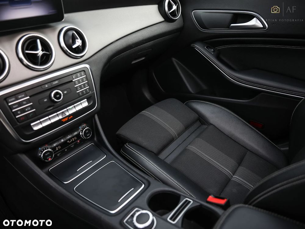 Mercedes-Benz CLA 220 d 7G-DCT - 29