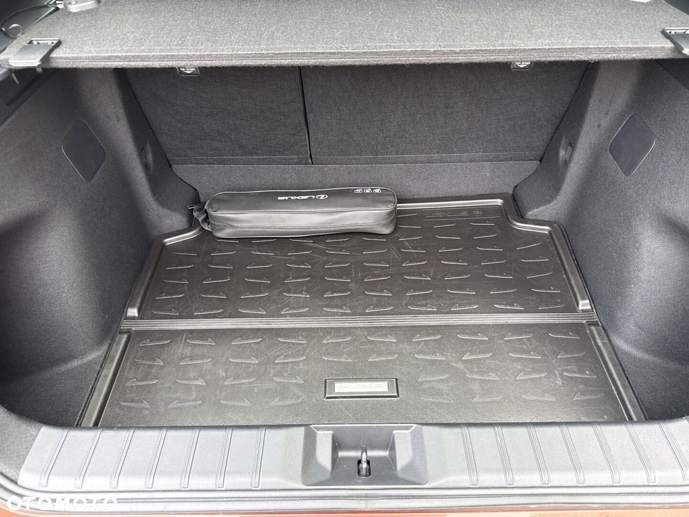 Lexus LBX 1.5 Hybrid - 21