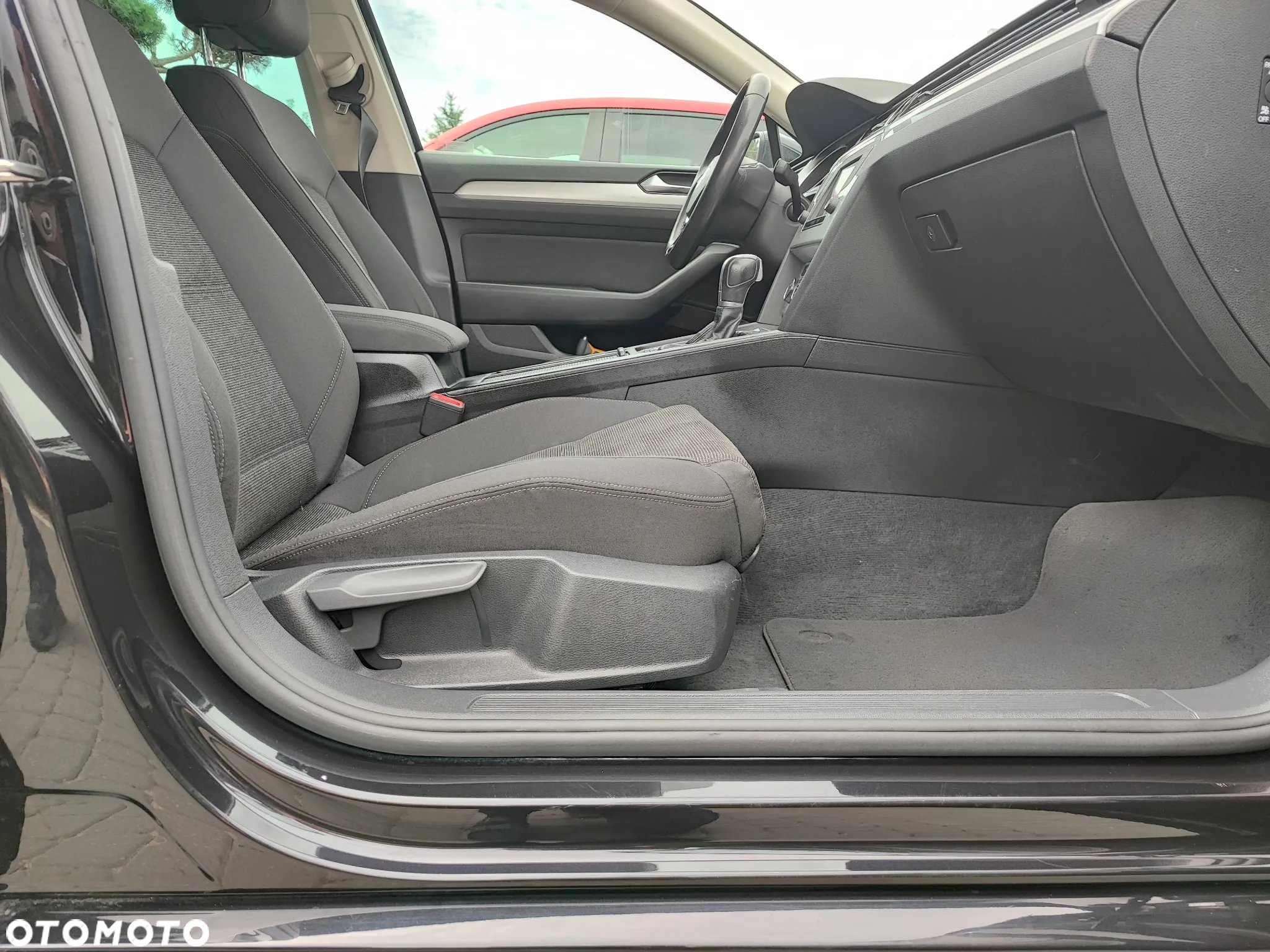 Volkswagen Passat Variant 1.6 TDI (BlueMotion Technology) DSG Comfortline - 24