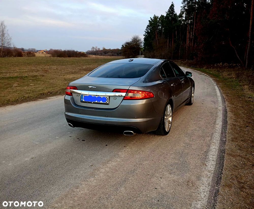 Jaguar XF 2.7 V6 D Premium Luxury - 4