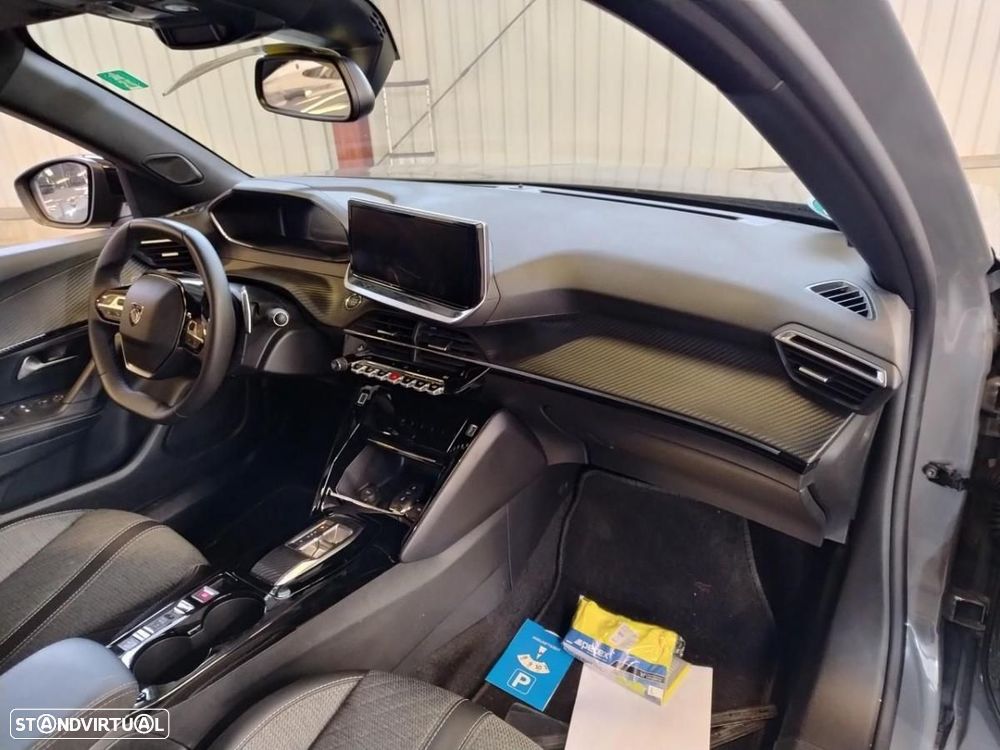 Peugeot 2008 PureTech 130 EAT8 Allure - 4