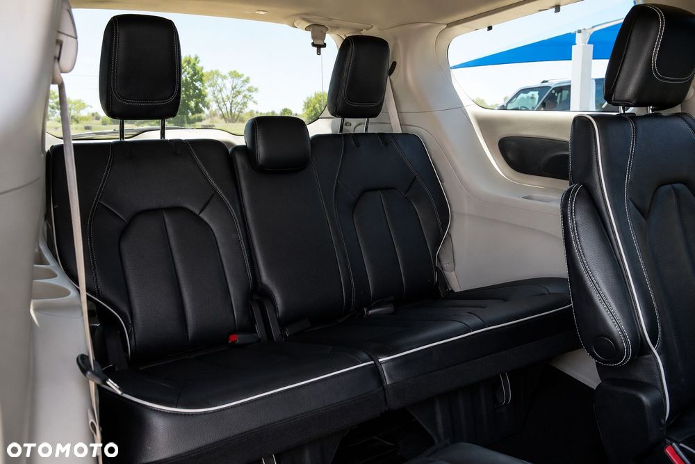 Chrysler Pacifica - 18