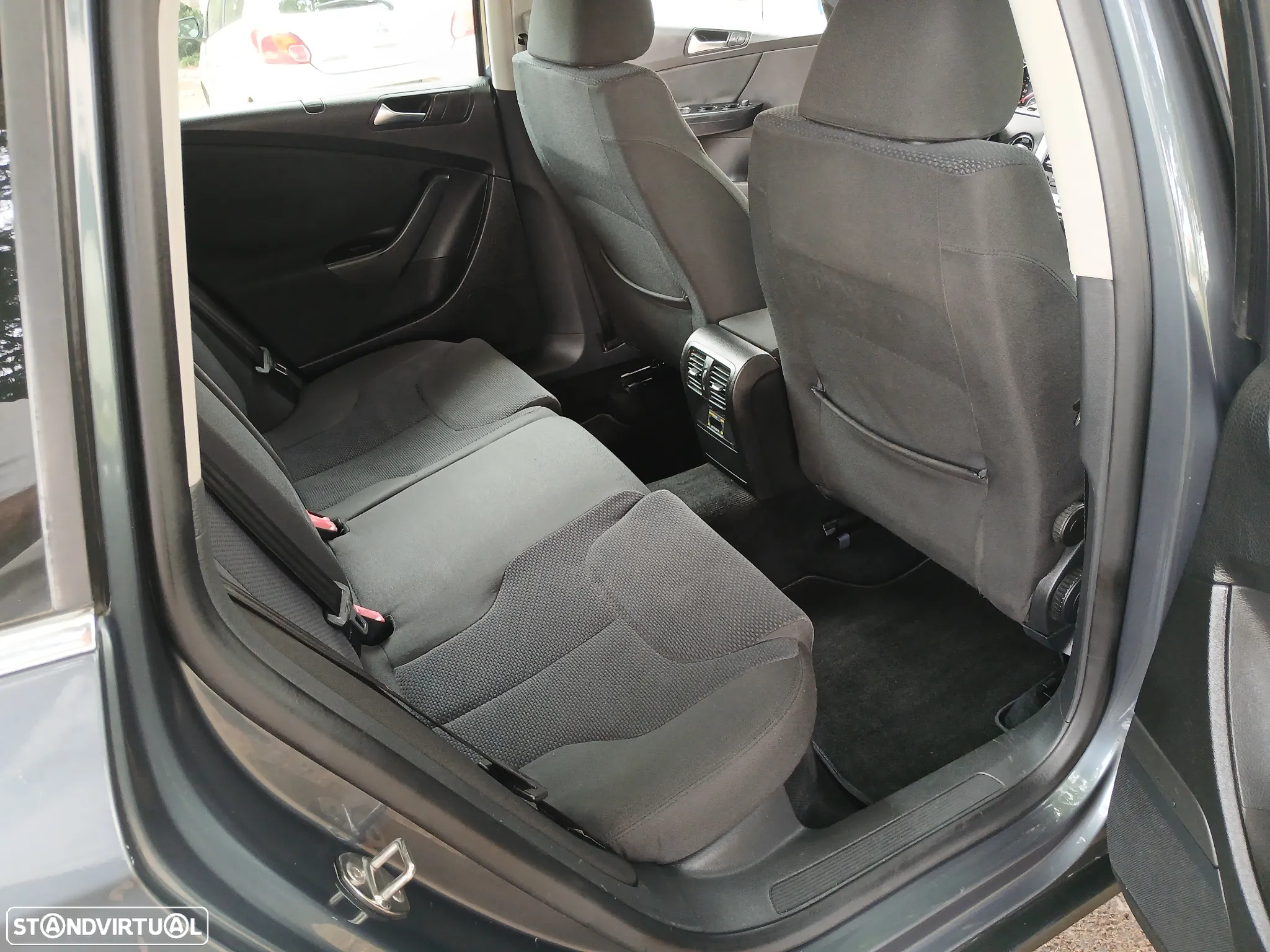 VW Passat Variant 1.6 TDI Confortline BlueMotion - 14