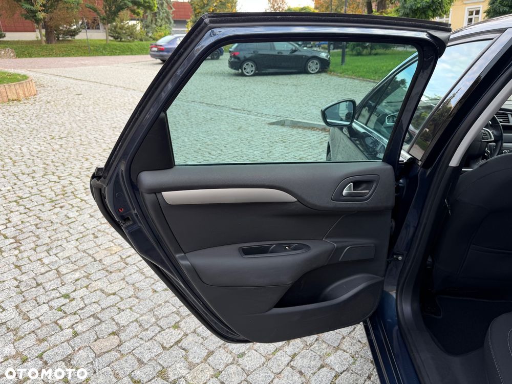 Citroën C4 VTi 120 Style - 27