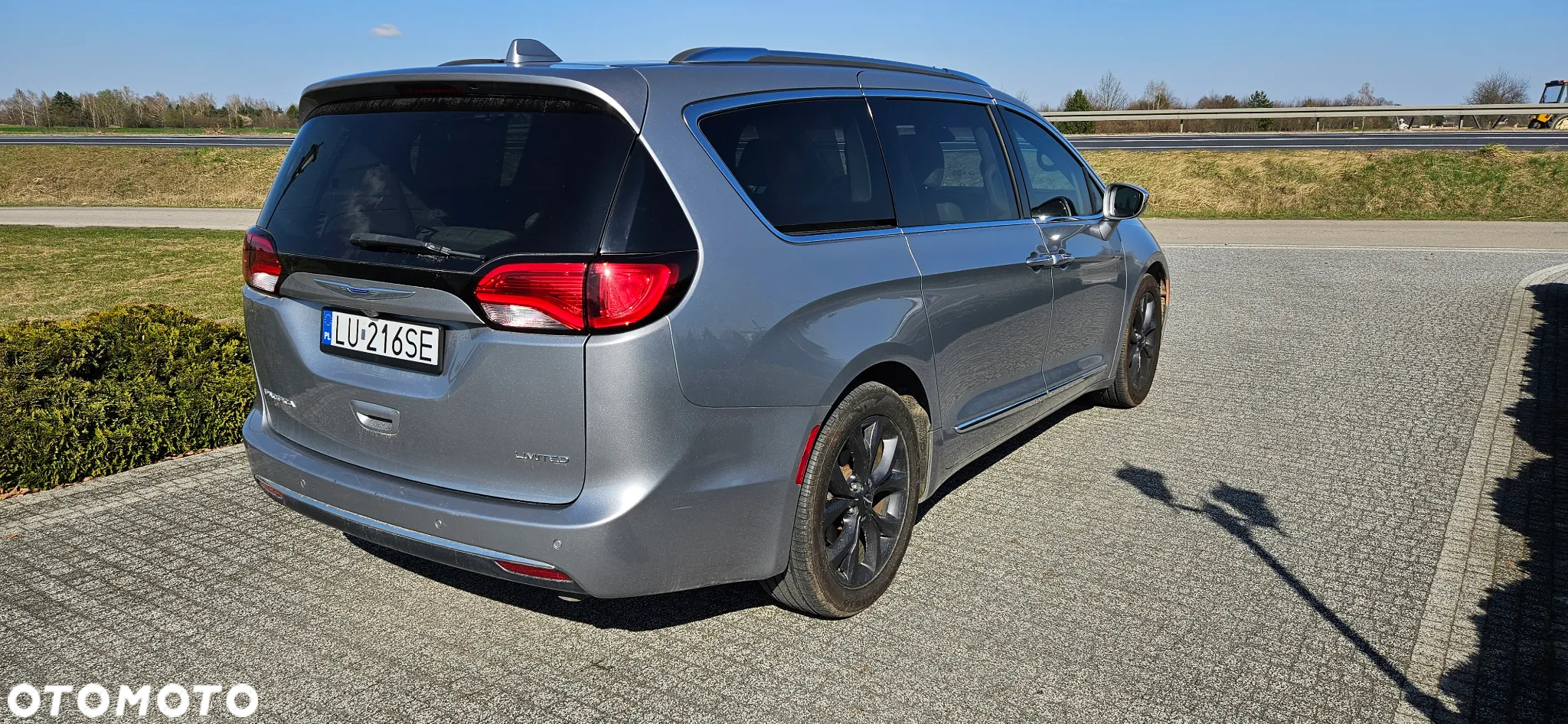 Chrysler Pacifica - 8