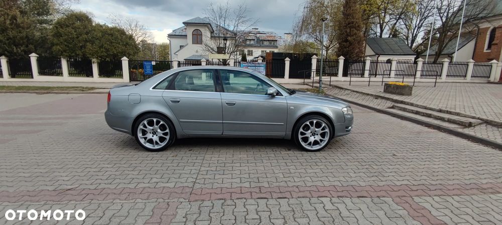 Audi A4 Limousine - 10
