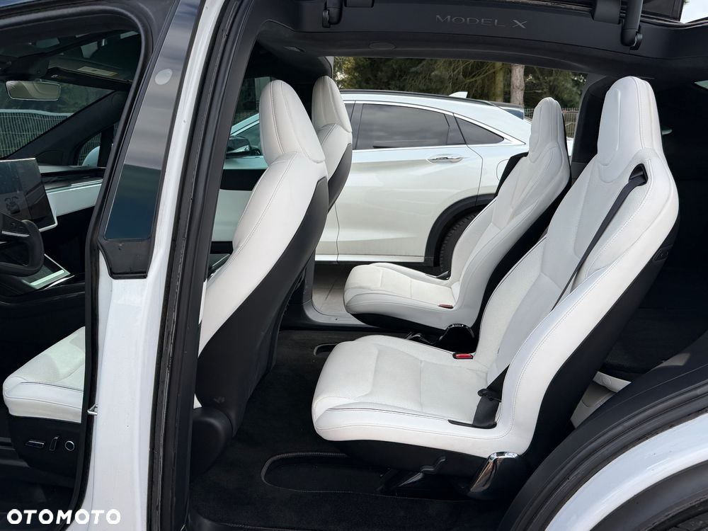 Tesla Model X - 5