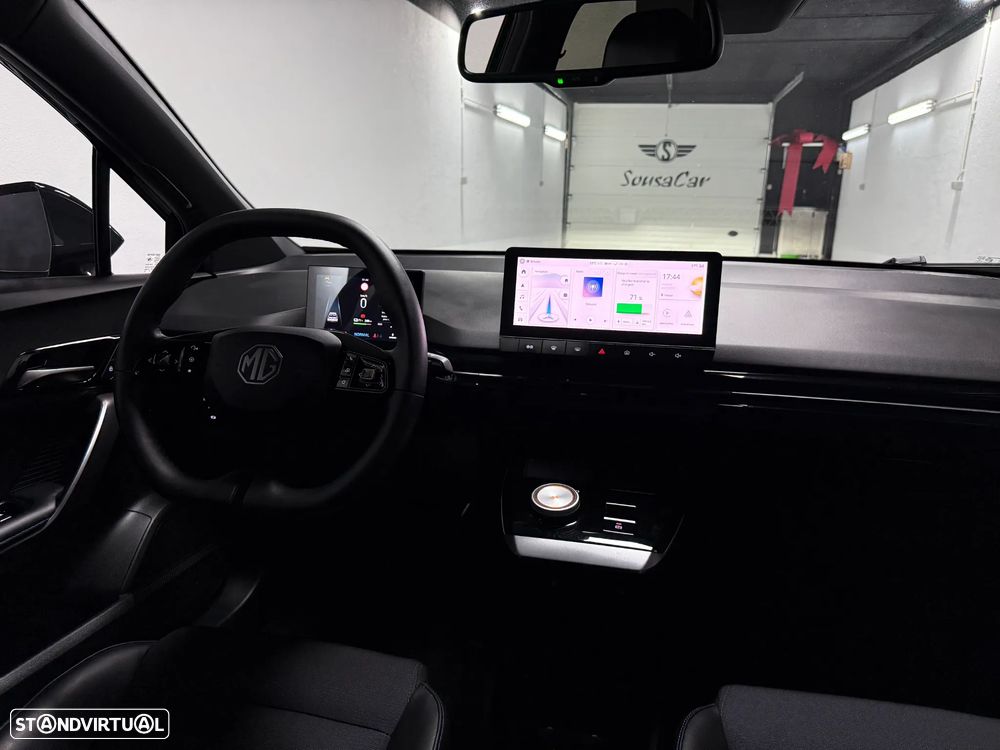 MG MG4 64 kWh Luxury - 13