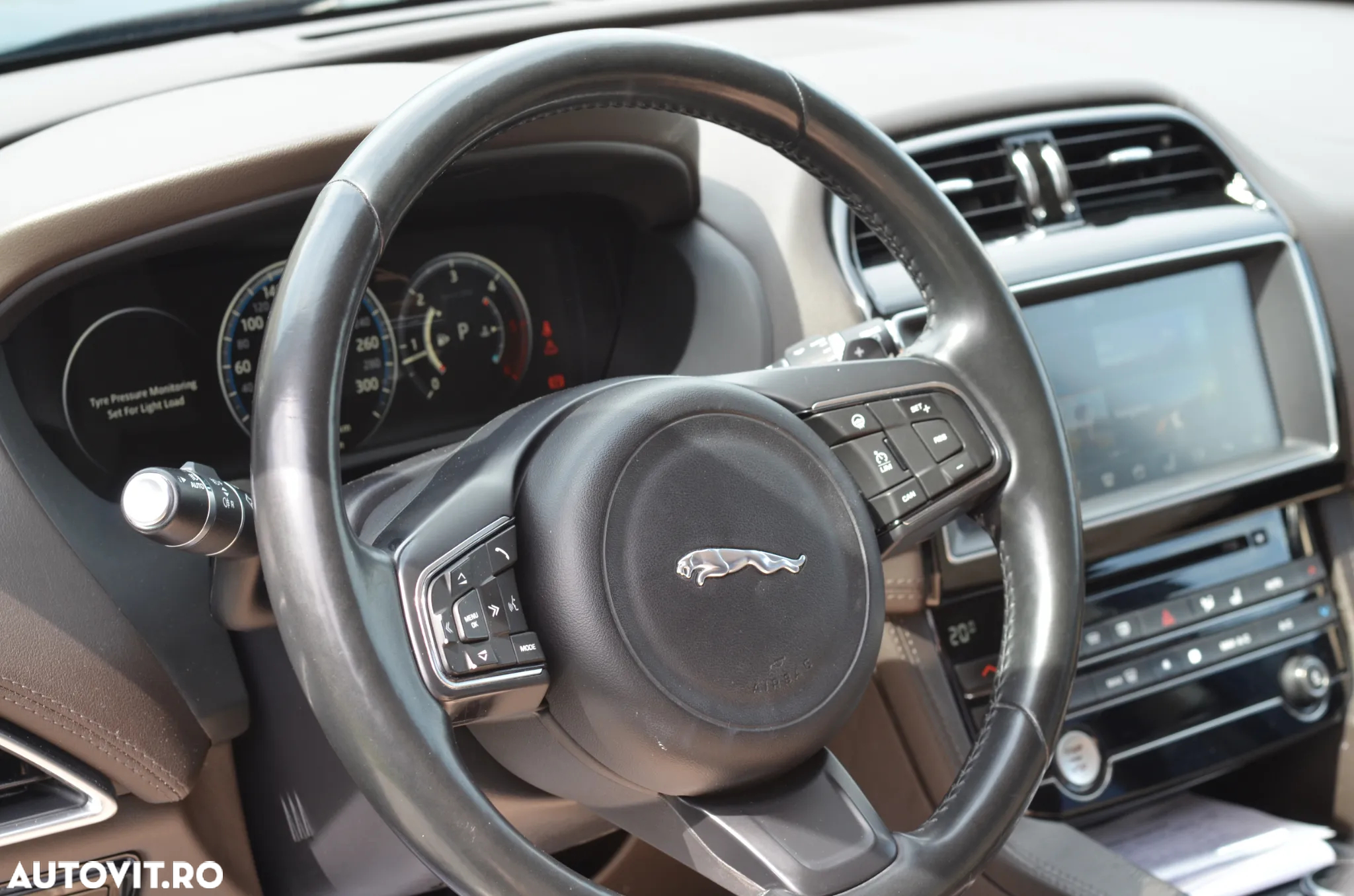 Jaguar F-Pace 20d AWD Portfolio - 10