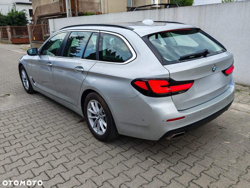 BMW Seria 5 530d xDrive mHEV - 4