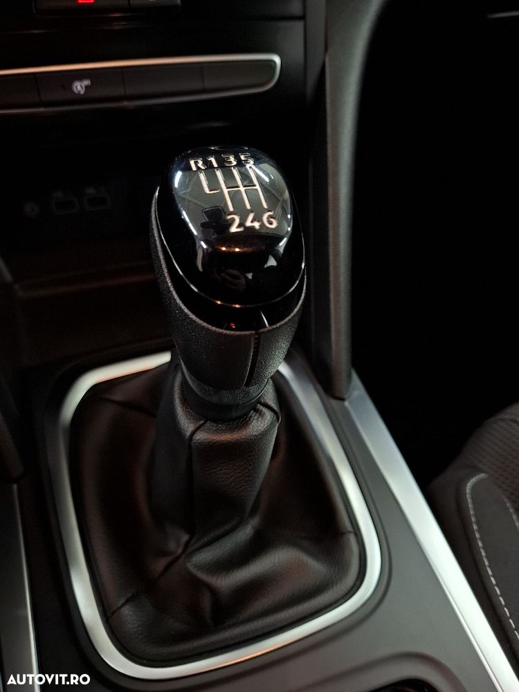 Renault Megane TCE 140 Equilibre - 22