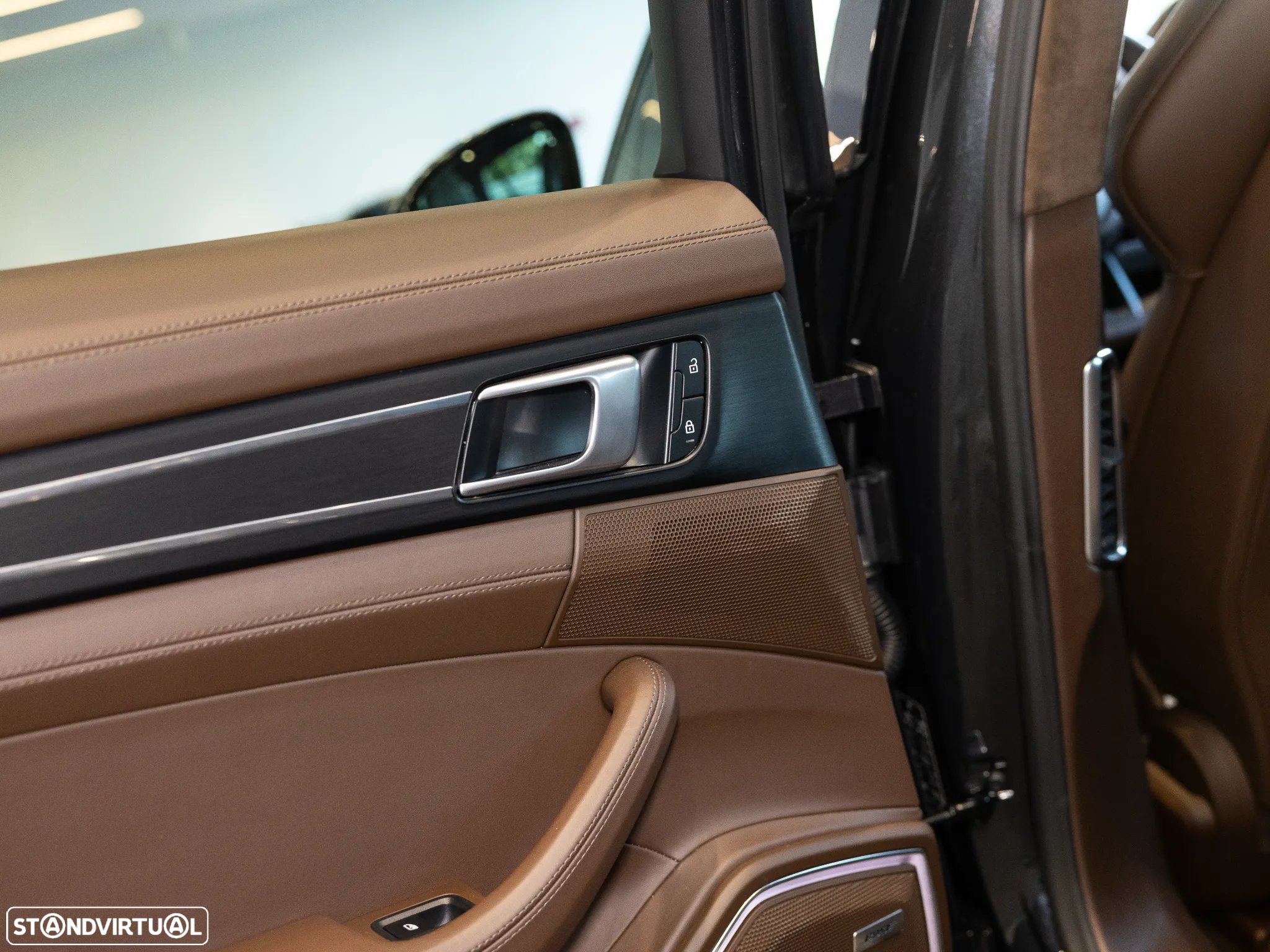 Porsche Panamera 4 E-Hybrid Platinum Edition - 38