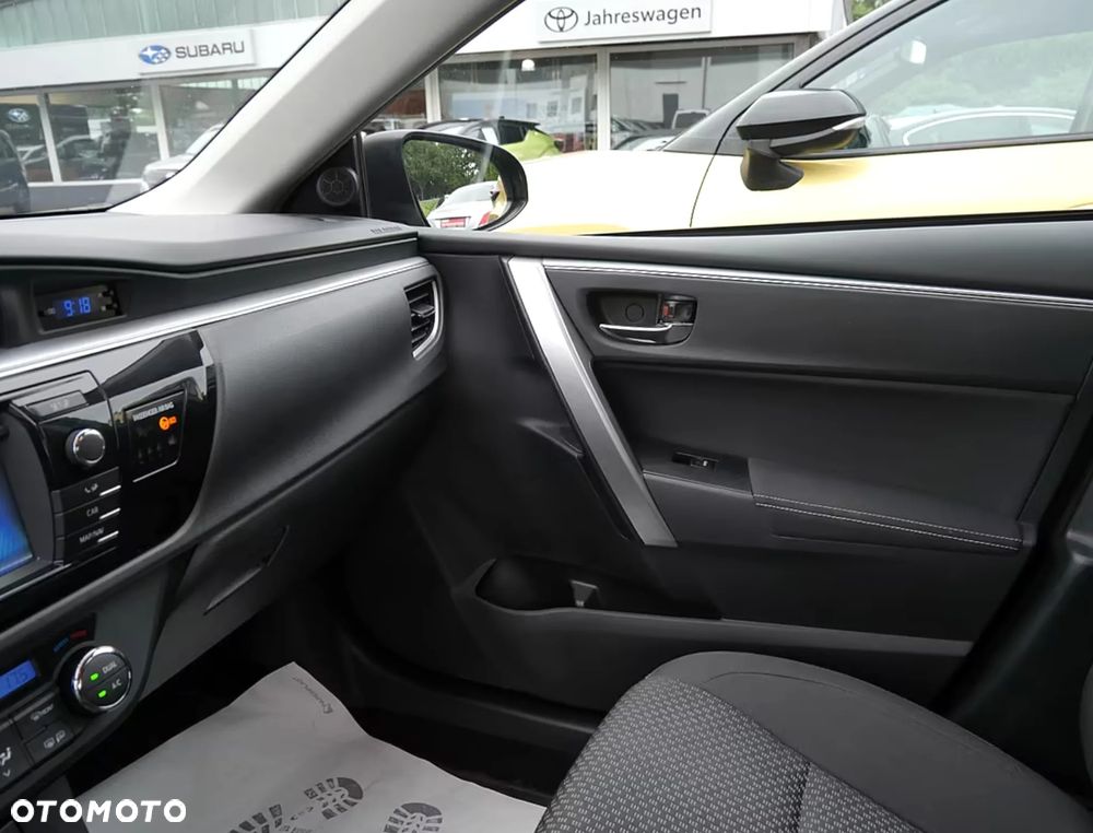 Toyota Corolla 1.6 Prestige EU6 - 23