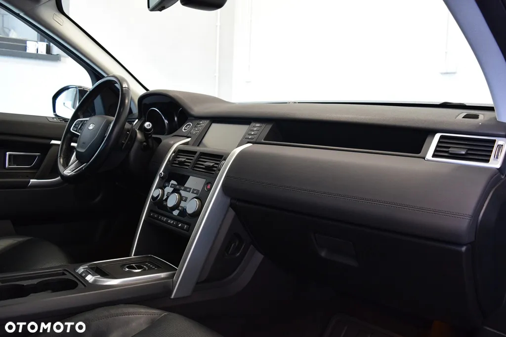 Land Rover Discovery Sport 2.0 D150 HSE - 32