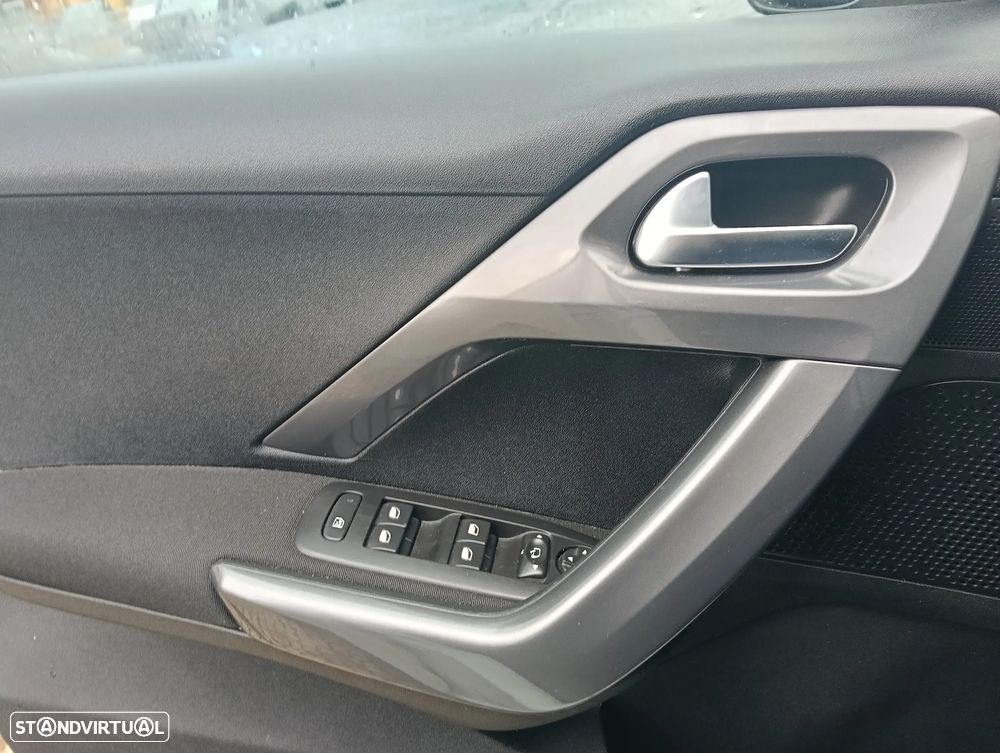 Peugeot 2008 1.2 PureTech Style - 17