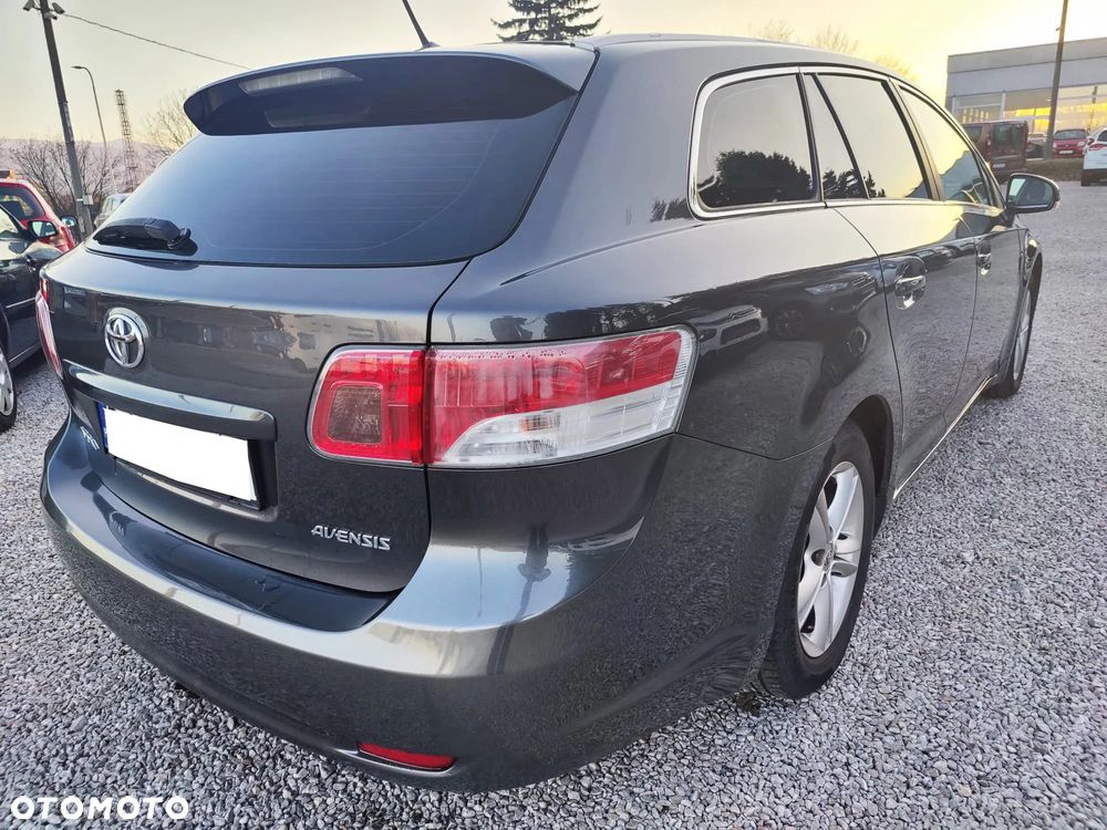 Toyota Avensis - 4