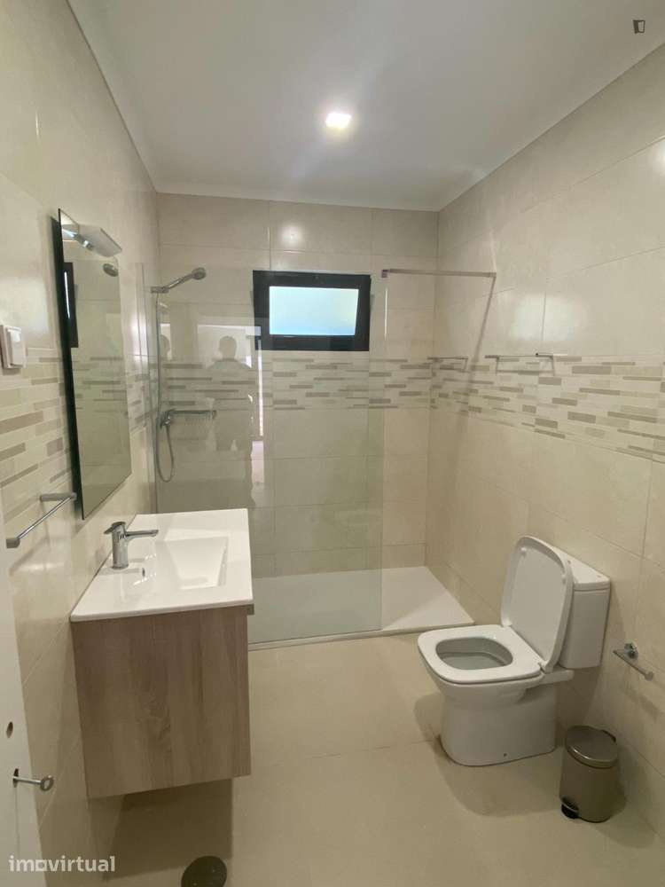 Quarto - localizado em Senhora da Hora Porto - Grande imagem: 5/5