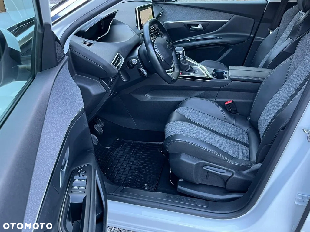 Peugeot 3008 1.2 PureTech Allure S&S - 26