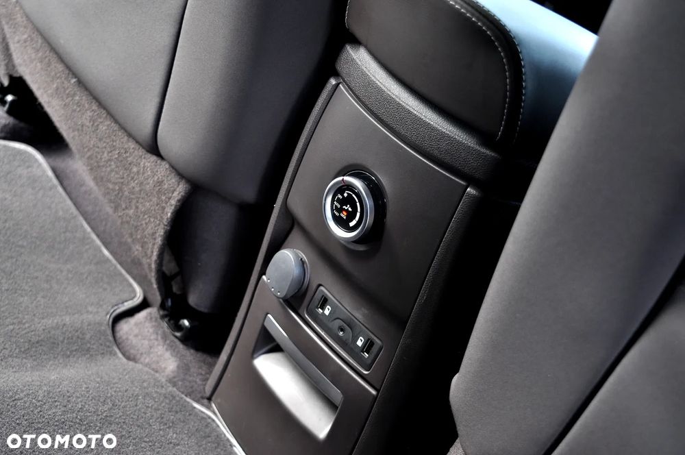 Renault Espace 1.6 dCi Energy Initiale Paris EDC 7os - 27