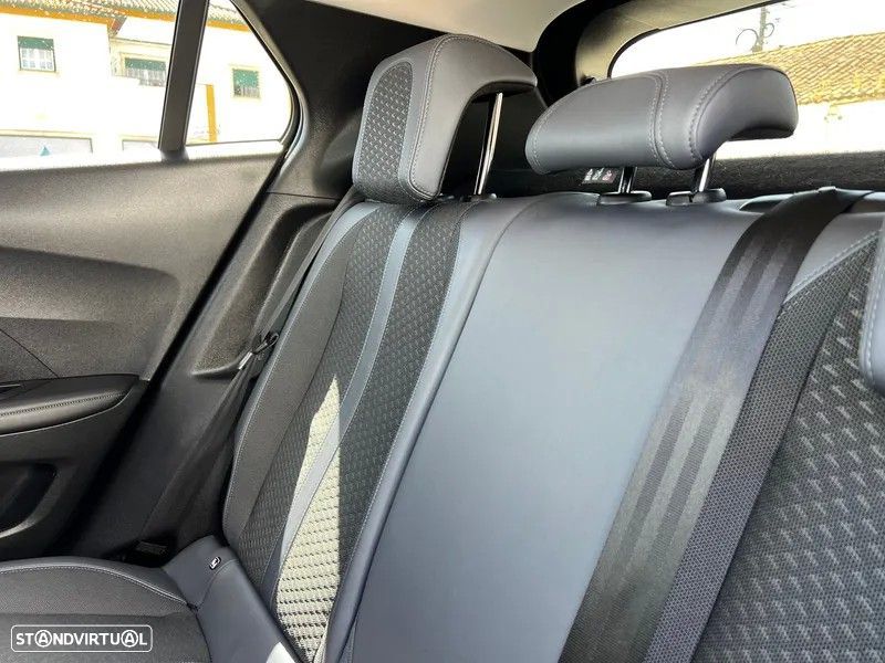 Peugeot 2008 1.2 PureTech Allure - 29