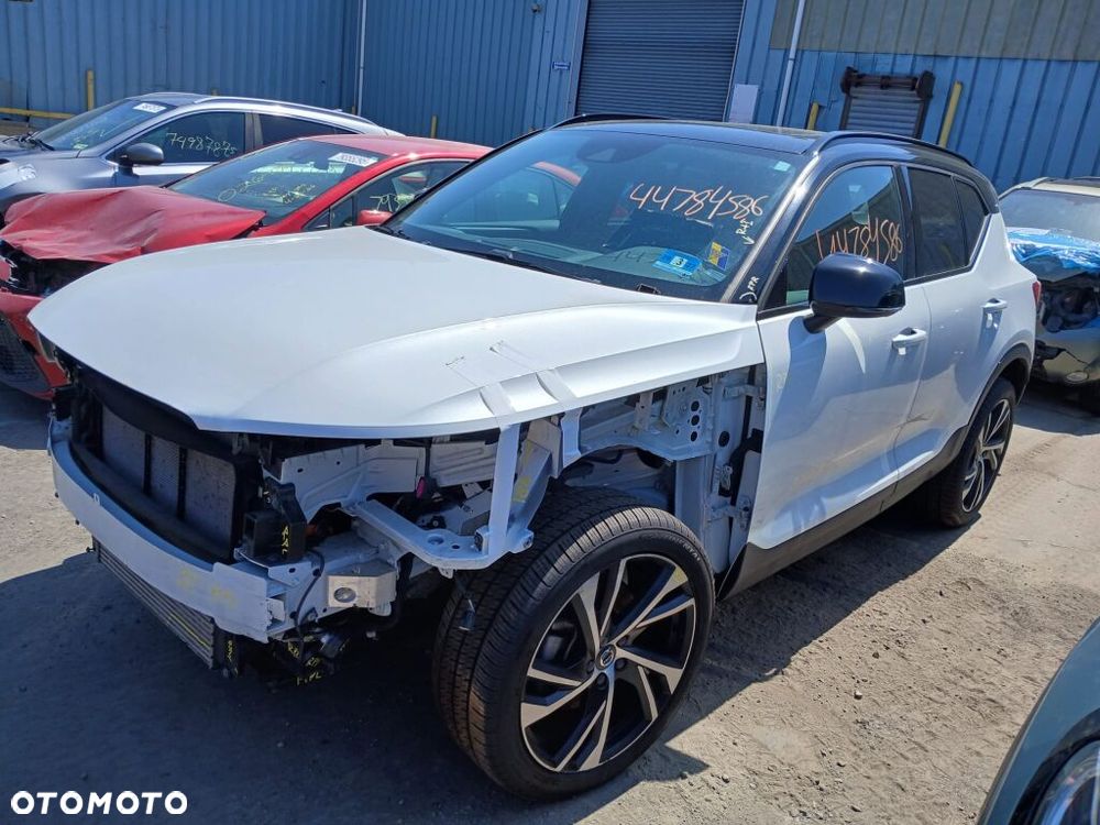 Volvo XC 40 T5 AWD Geartronic R-Design - 4